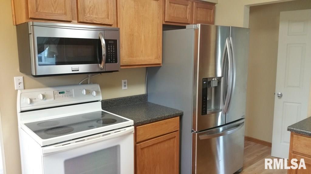 2129 Wynnewood Road Bettendorf, IA 52722 - Photo 9 of 14 Gallery Image 9