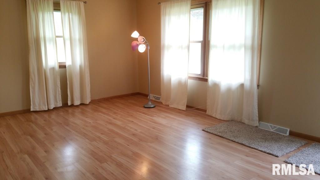 2129 Wynnewood Road Bettendorf, IA 52722 - Photo 10 of 14 Gallery Image 10