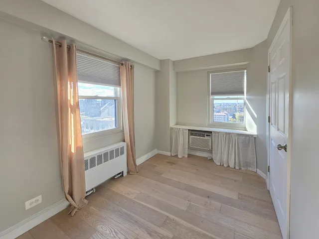 $2,000 | 2909 North Sheridan Road, Unit 1810, Chicago, IL 60657