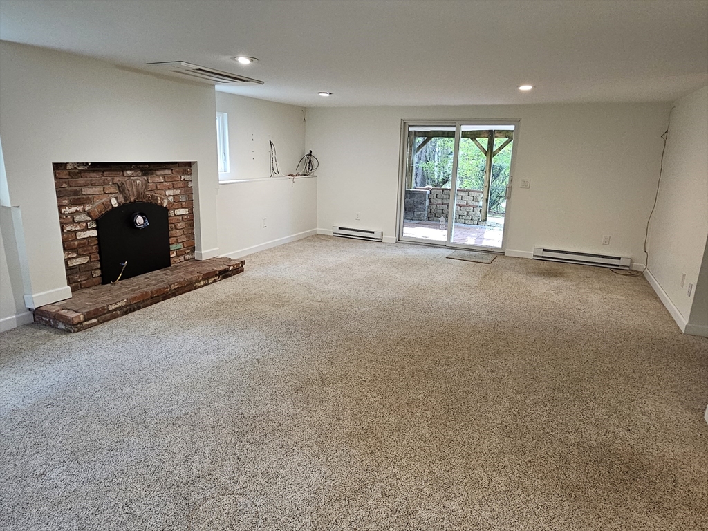 135 Walker Pond Road Sturbridge, MA 01566 - Photo 2 of 16 Gallery Image 2