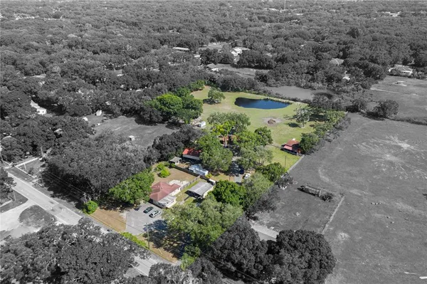 a view of a pathway with a yard