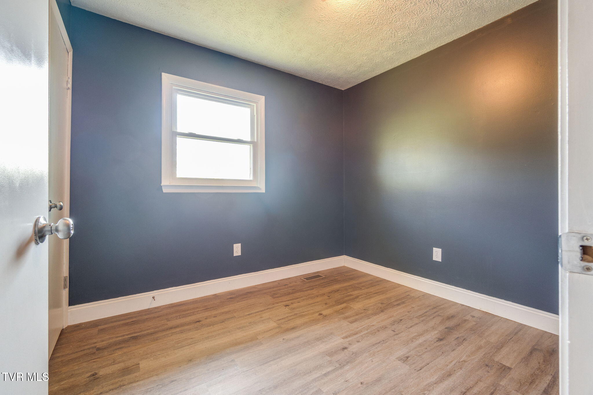 1309 Powell Mountain Road Duffield, VA 24244 - Photo 14 of 27 013