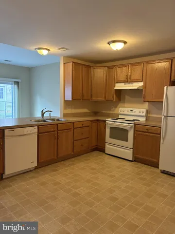 $2,000 | 212 Silk Drive, West Reading, PA 19611