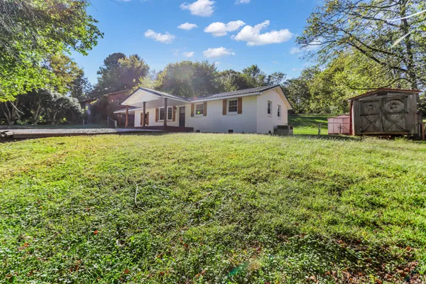 a view of a house with a yard
