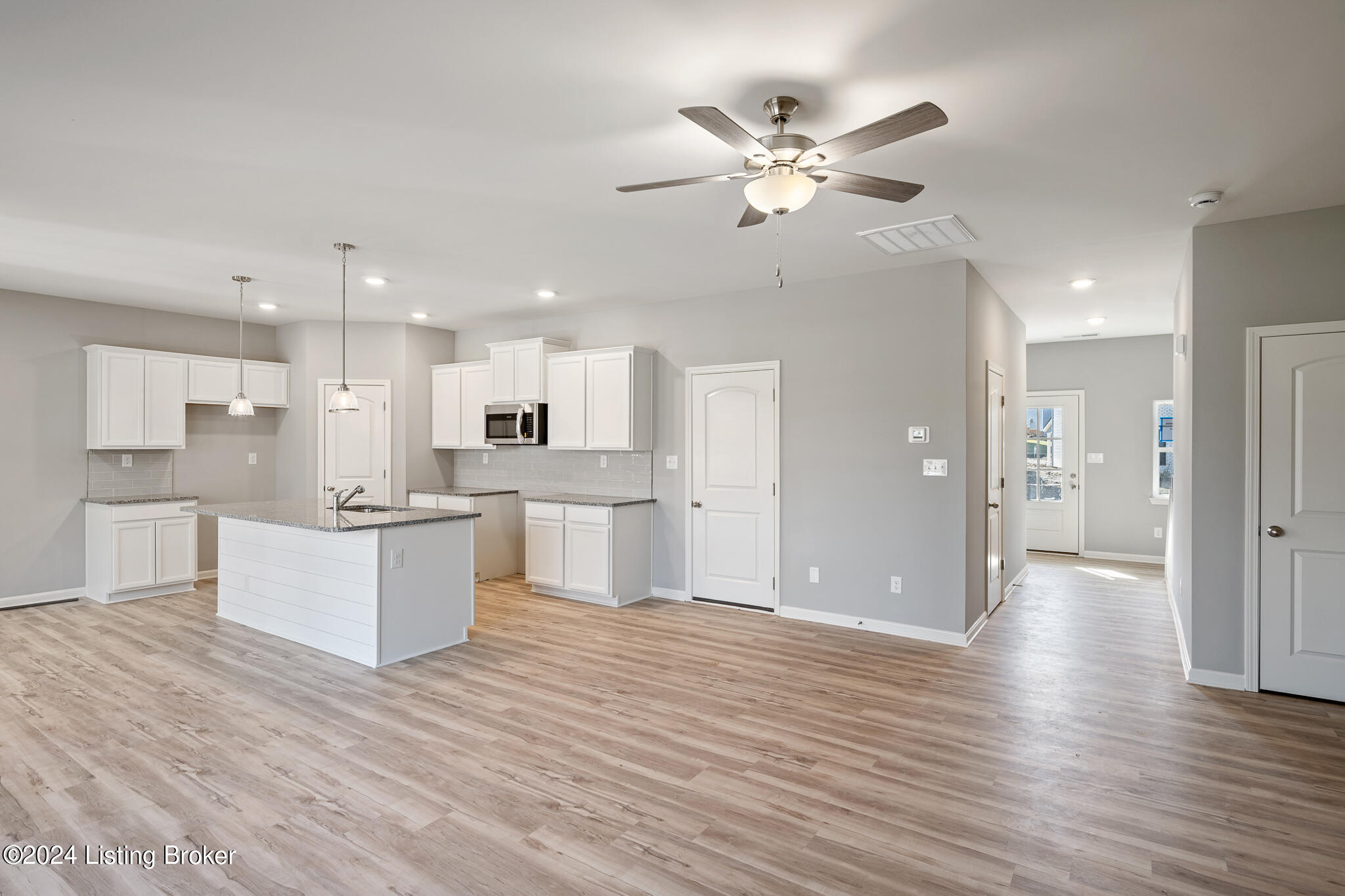 8424 Gateway Run Road Louisville, KY 40229 - Photo 8 of 31 8424 Gateway Rn Rd-8