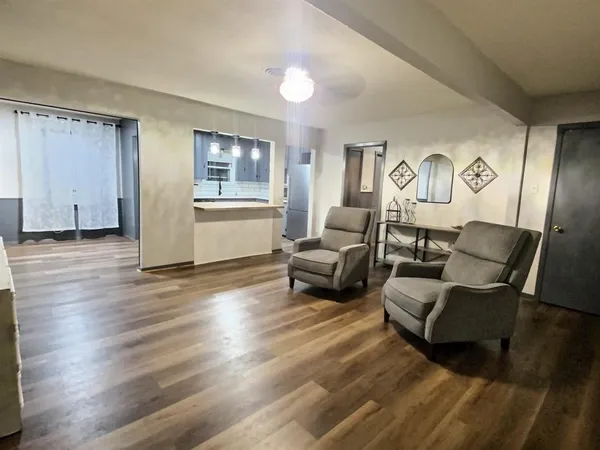 $259,999 | 609 East Ellen Avenue, Hurst, TX 76053
