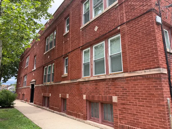 $2,300 | 1014-16 South Humphrey Avenue, Unit 1N, Oak Park, IL 60304