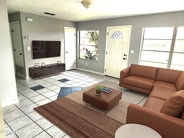 $1,425 | 904 Emma Street, Daytona Beach, FL 32114