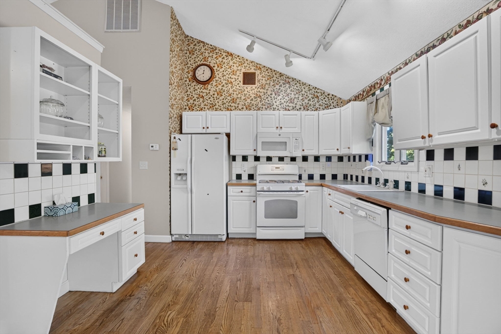 65 Phaeton Rock Road Lynn, MA 01904 - Photo 8 of 38
