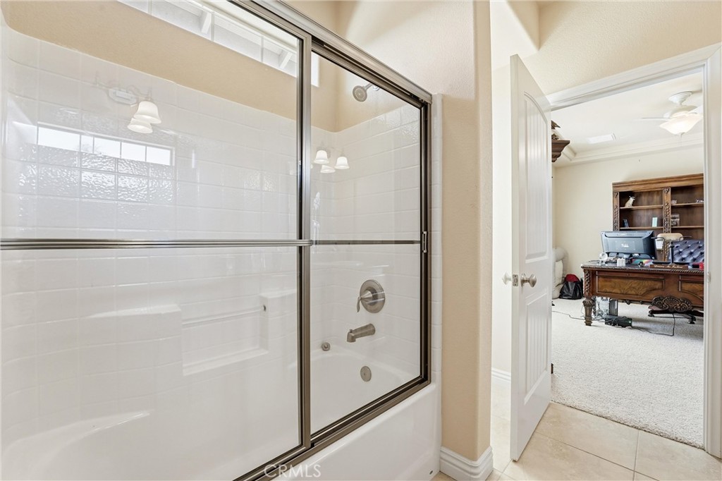 5773 Merito Road Hesperia, CA 92344 - Photo 20 of 33 Jack and Jill Bathroom
