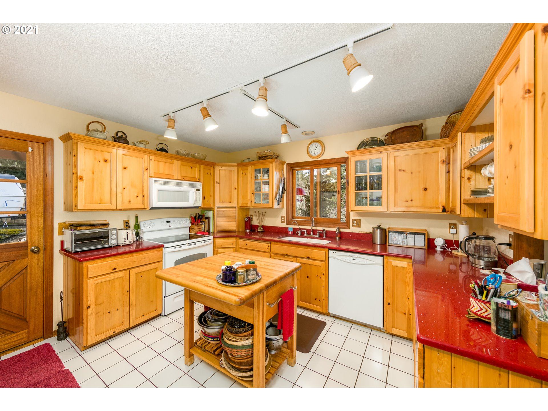 3301 Kollas Road Hood River, OR 97031 - Photo 10 of 31 Gallery Image 10