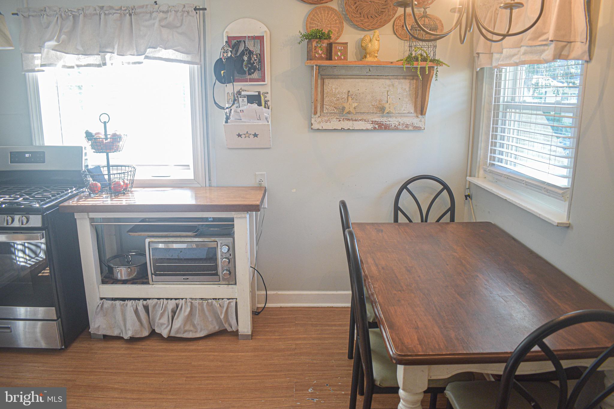 9302 Andover Road Philadelphia, PA 19114 - Photo 5 of 31 Gallery Image 5