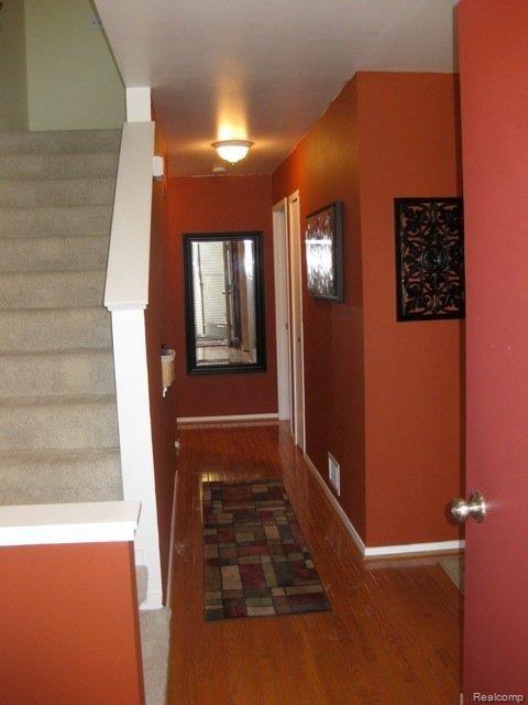 731 Hamilton Court, Unit 107 Rochester, MI 48307 - Photo 5 of 22 Foyer
