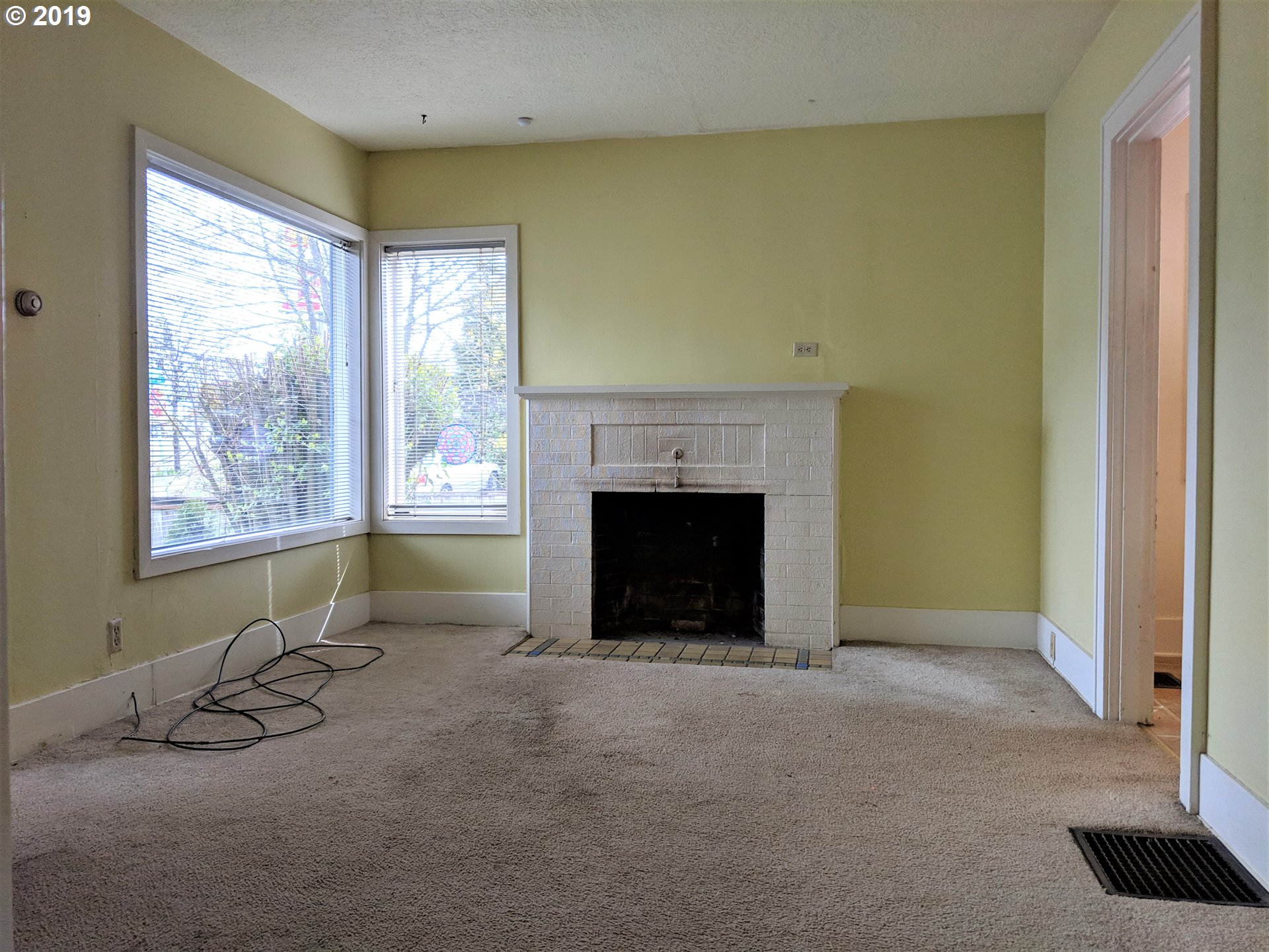 706 Southwest Taylors Ferry Road Portland, OR 97219 - Photo 2 of 8 Gallery Image 2