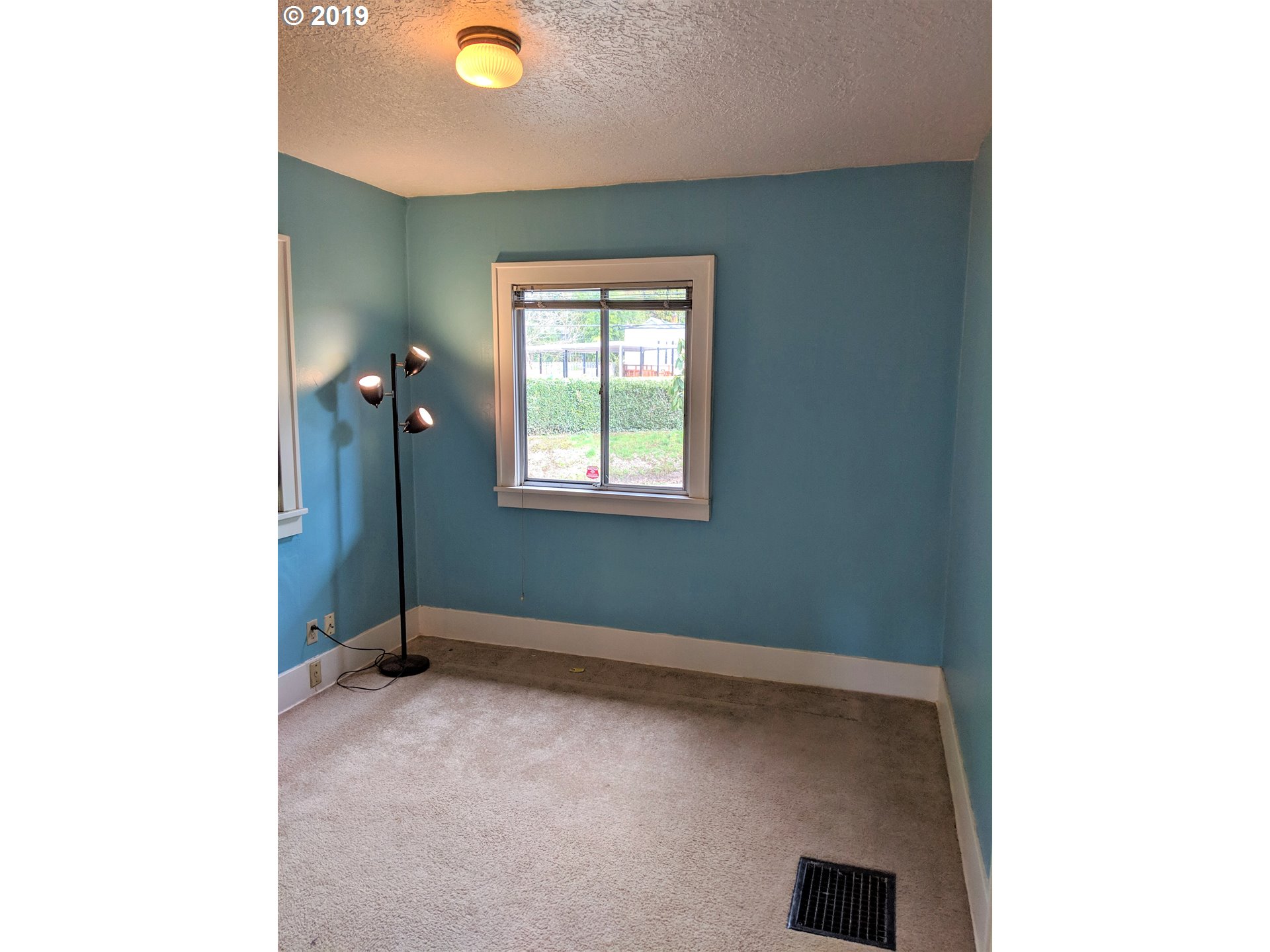 706 Southwest Taylors Ferry Road Portland, OR 97219 - Photo 5 of 8 Gallery Image 5