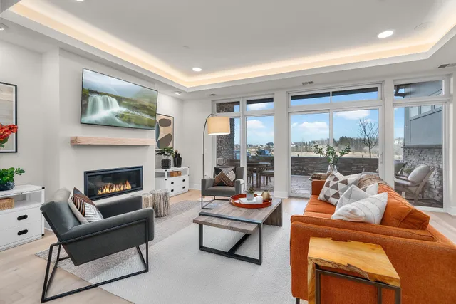 $960,000 | 1 Hill Farm Court, Unit 107, North Oaks, MN 55127