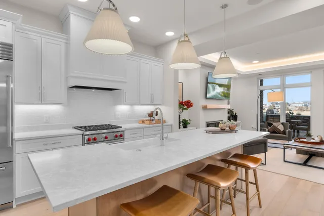 $960,000 | 1 Hill Farm Court, Unit 107, North Oaks, MN 55127