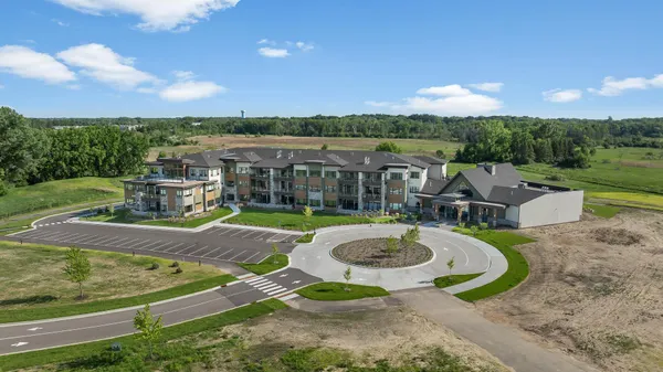 $960,000 | 1 Hill Farm Court, Unit 107, North Oaks, MN 55127