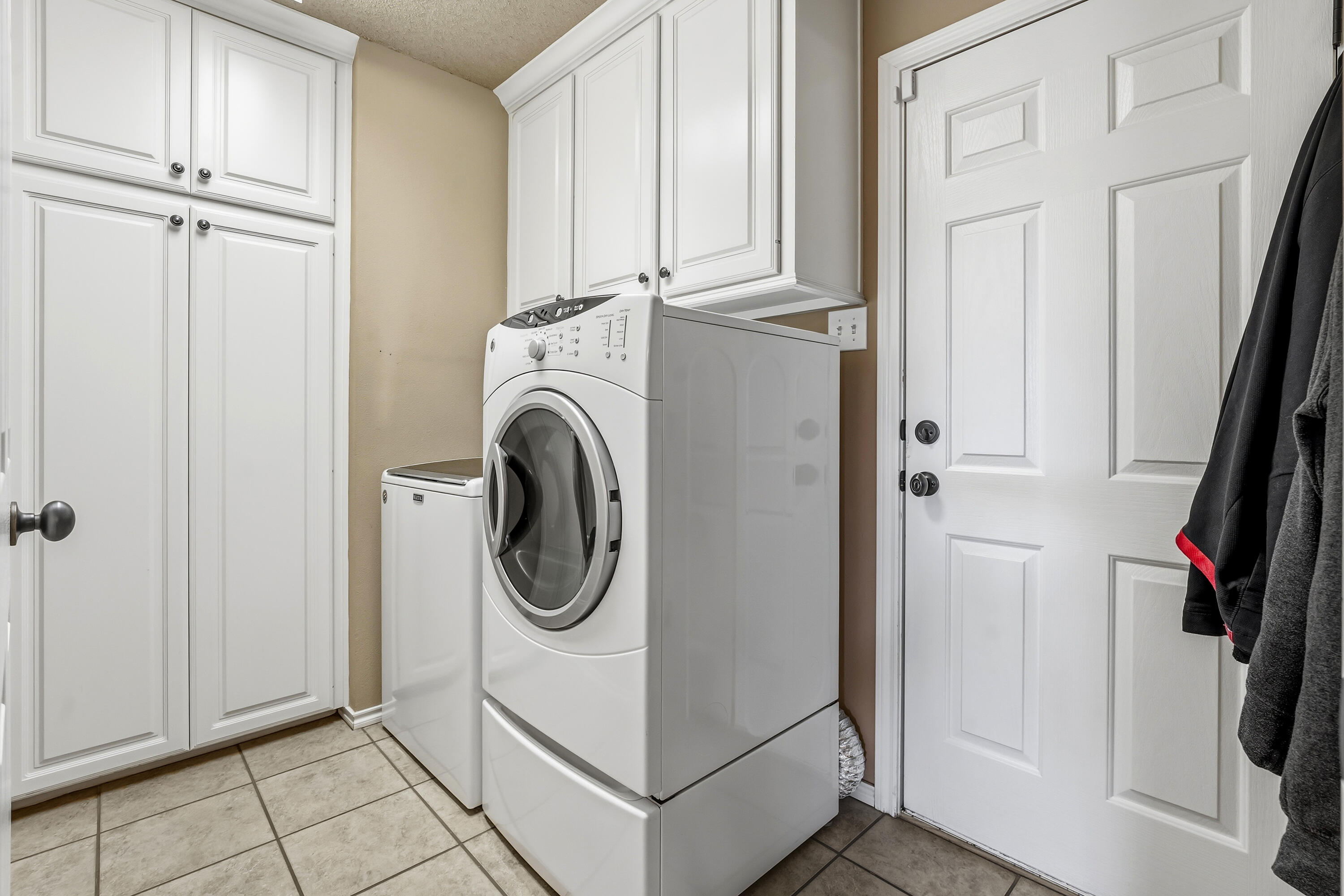 3017 104th Street Lubbock, TX 79423 - Photo 13 of 28 a utility room with dryer and washer