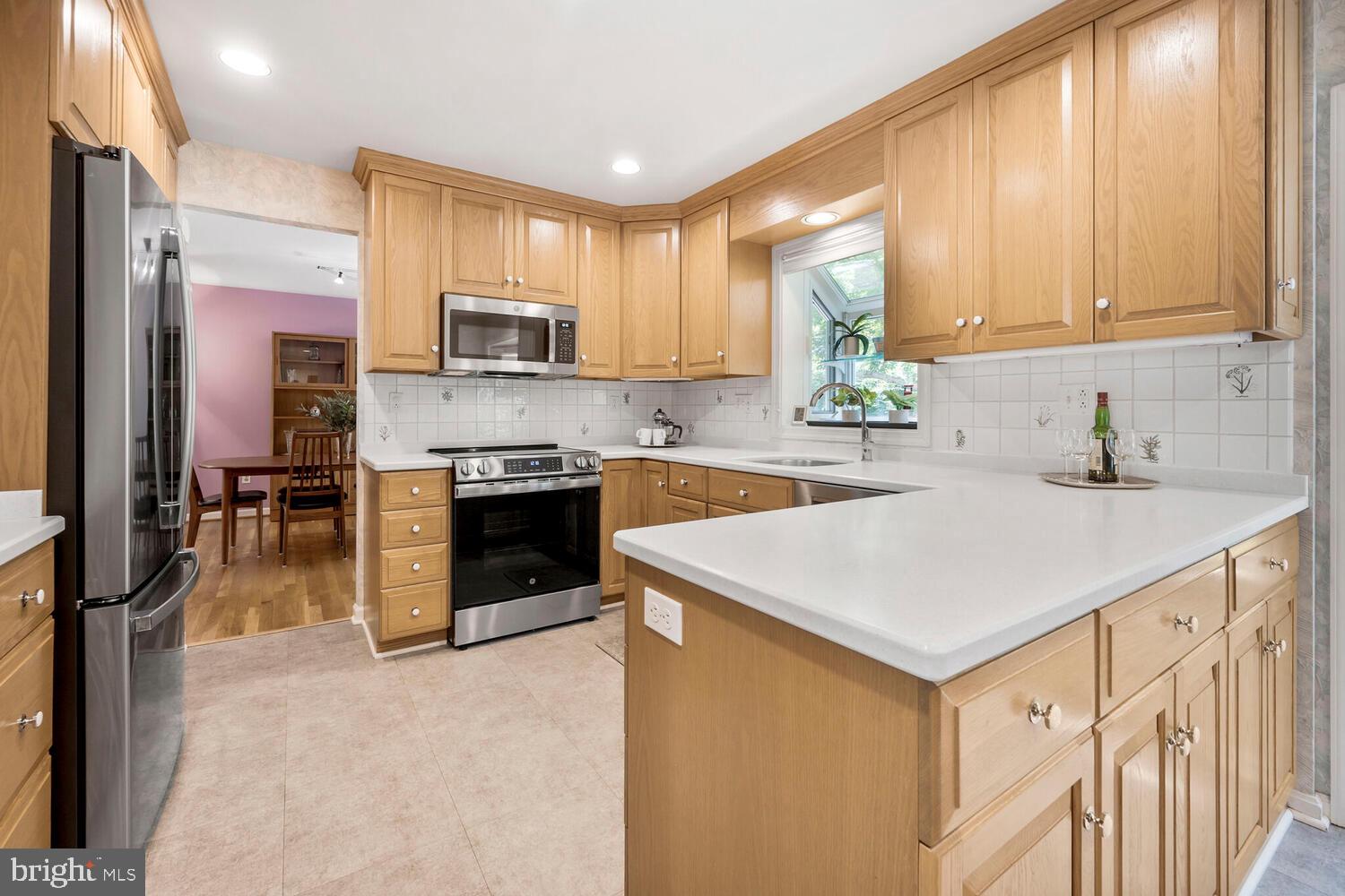 7906 Ivymount Terrace Potomac, MD 20854 - Photo 11 of 41 Renovated kitchen w/replaced appliances in 2025