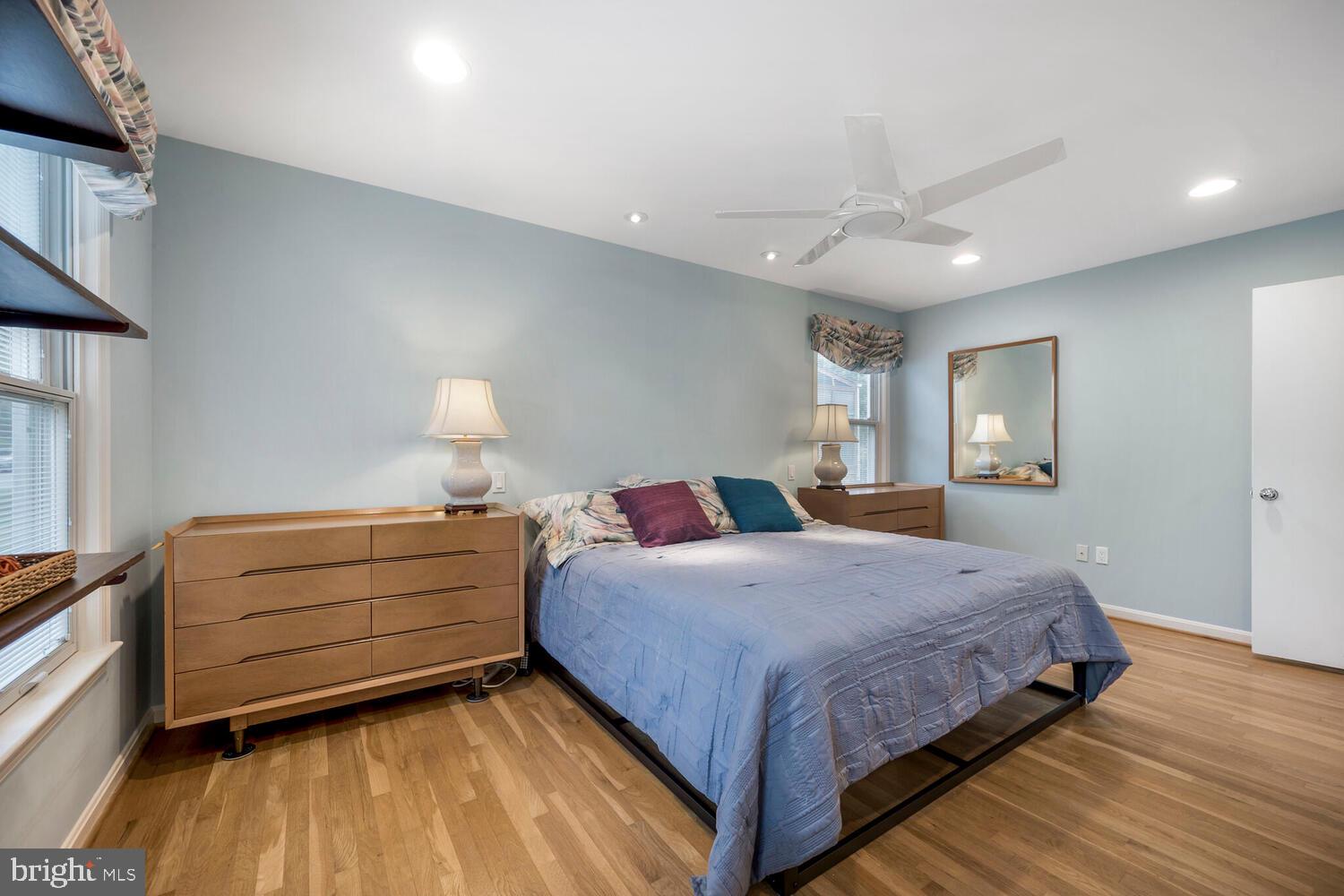 7906 Ivymount Terrace Potomac, MD 20854 - Photo 21 of 41 Primary Bedroom w/hardwood floors