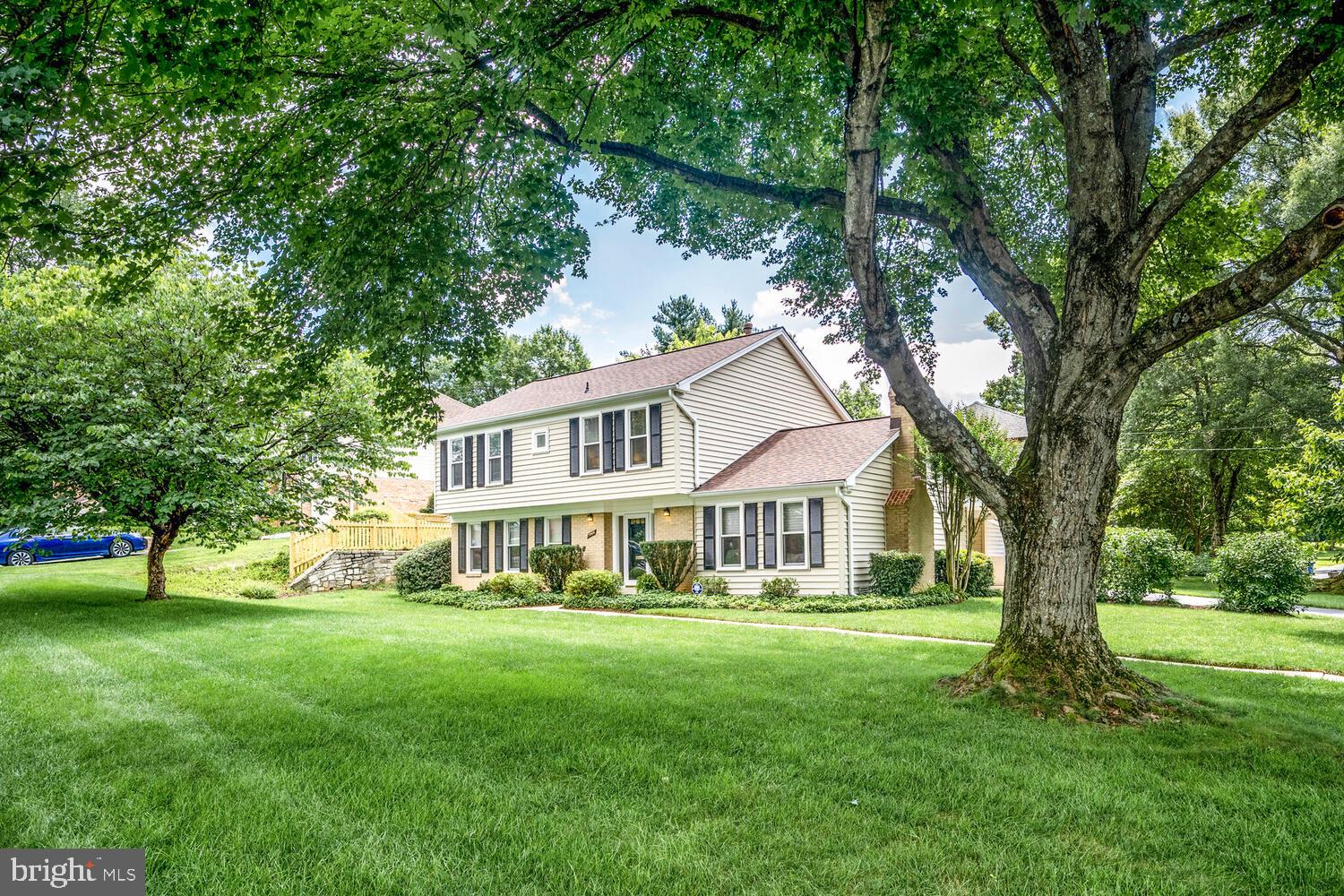 7906 Ivymount Terrace Potomac, MD 20854 - Photo 3 of 41