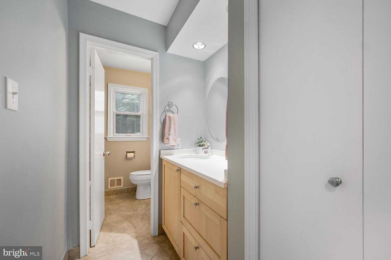 7906 Ivymount Terrace Potomac, MD 20854 - Photo 31 of 41 Hall Bath w/separate vanity