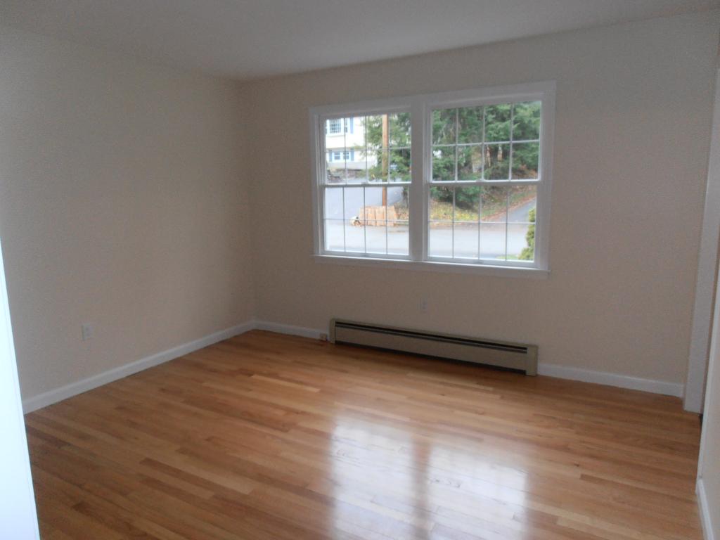 24 Pemberton Road Nashua, NH 03063 - Photo 4 of 27 Gallery Image 4