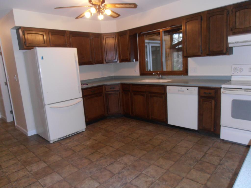 24 Pemberton Road Nashua, NH 03063 - Photo 5 of 27 Gallery Image 5