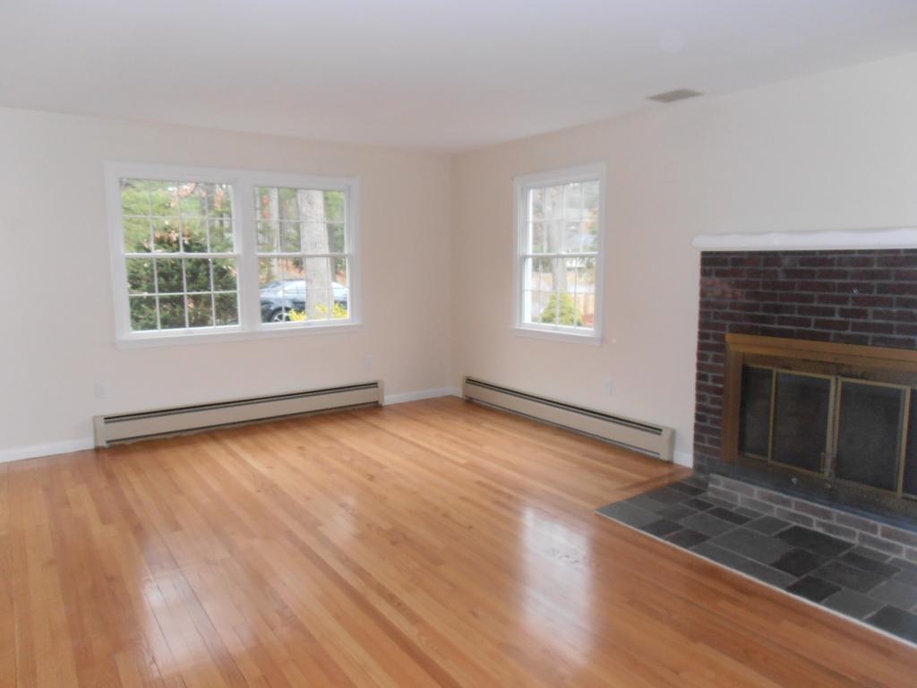 24 Pemberton Road Nashua, NH 03063 - Photo 7 of 27 Gallery Image 7