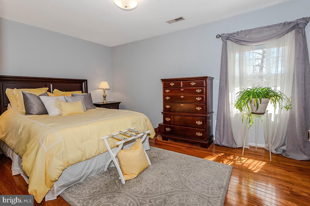 213 King James Road Upper Marlboro, MD 20774 - Photo 23 of 41 Bedroom #3 upstairs.