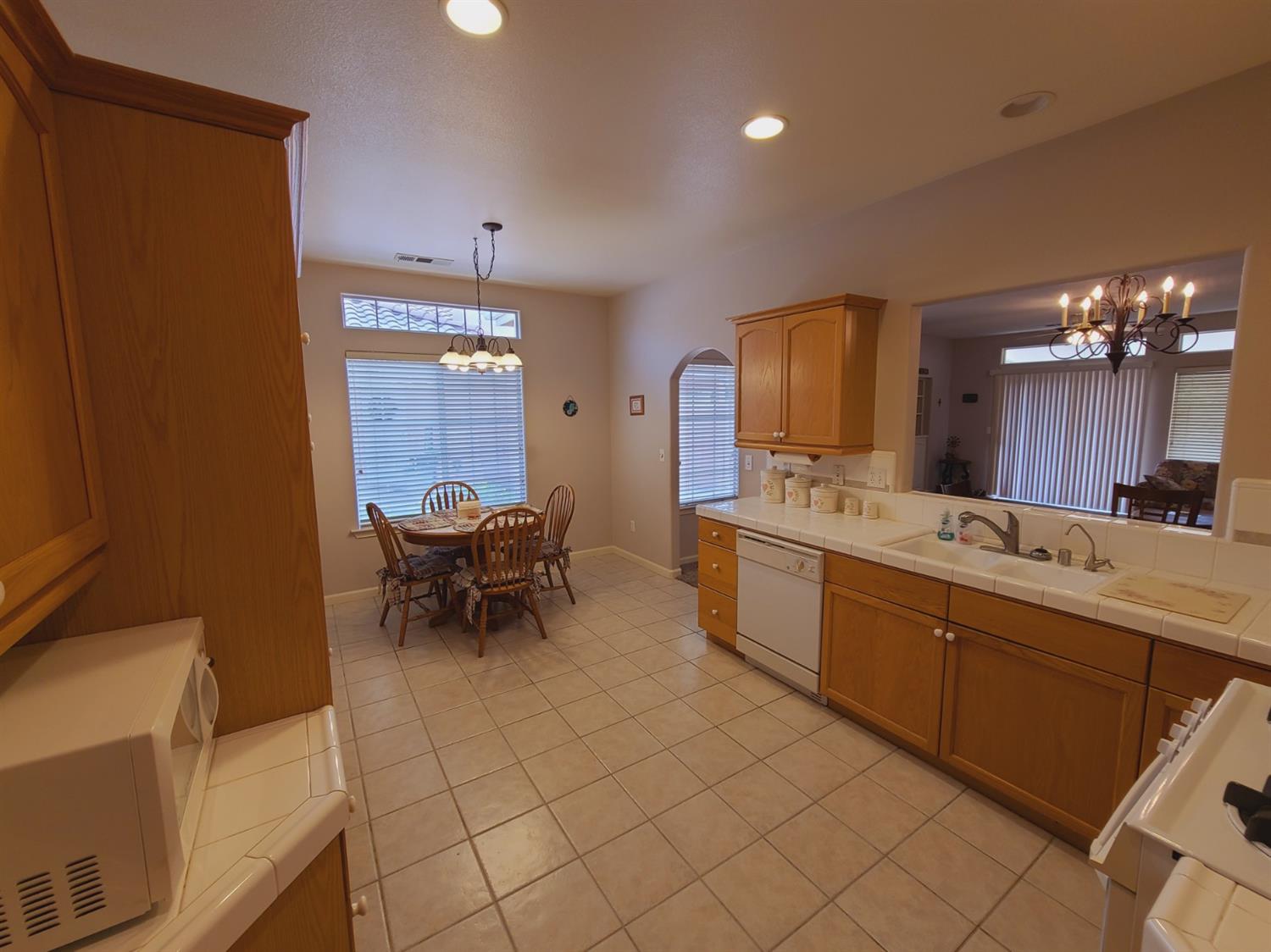 178 Twins Court, Unit 178 Reedley, CA 93654 - Photo 8 of 21 Gallery Image 8