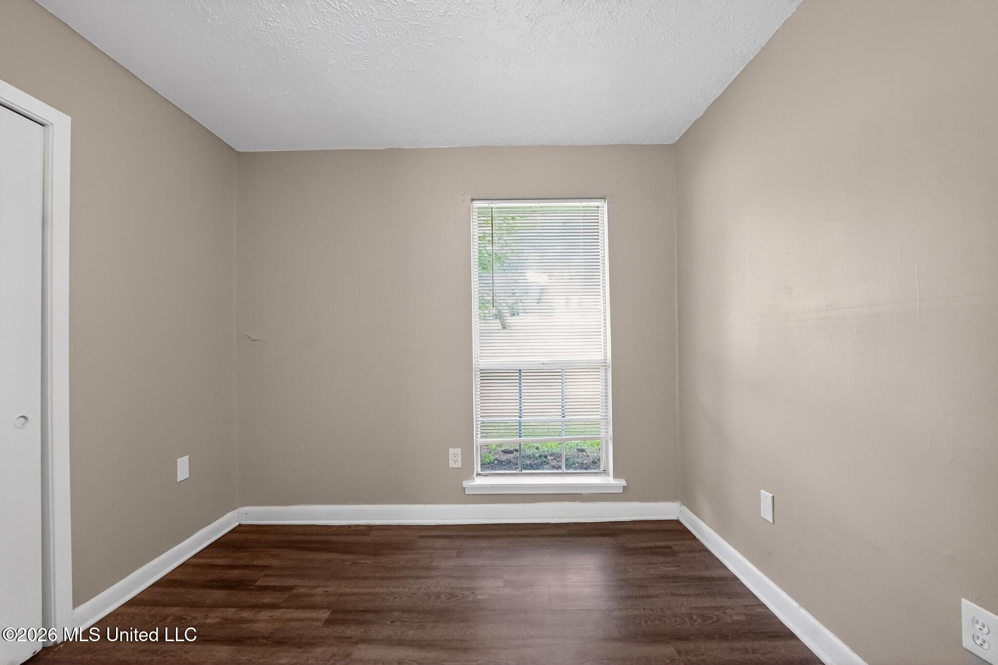206 Valley Ridge Drive Jackson, MS 39206 - Photo 24 of 34 24_206_Valley_Ridge_Dr-Bedroom-8018