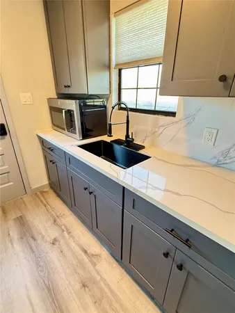 $1,750 | 210 North Mattson Street, West Columbia, TX 77486