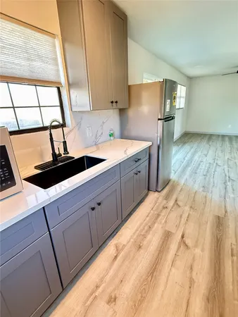 $1,750 | 210 North Mattson Street, West Columbia, TX 77486