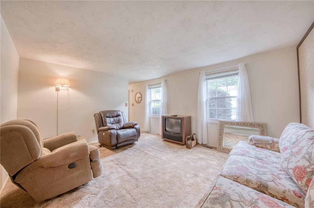 464 Tivoli Road Pittsburgh, PA 15239 - Photo 5 of 23 Gallery Image 5