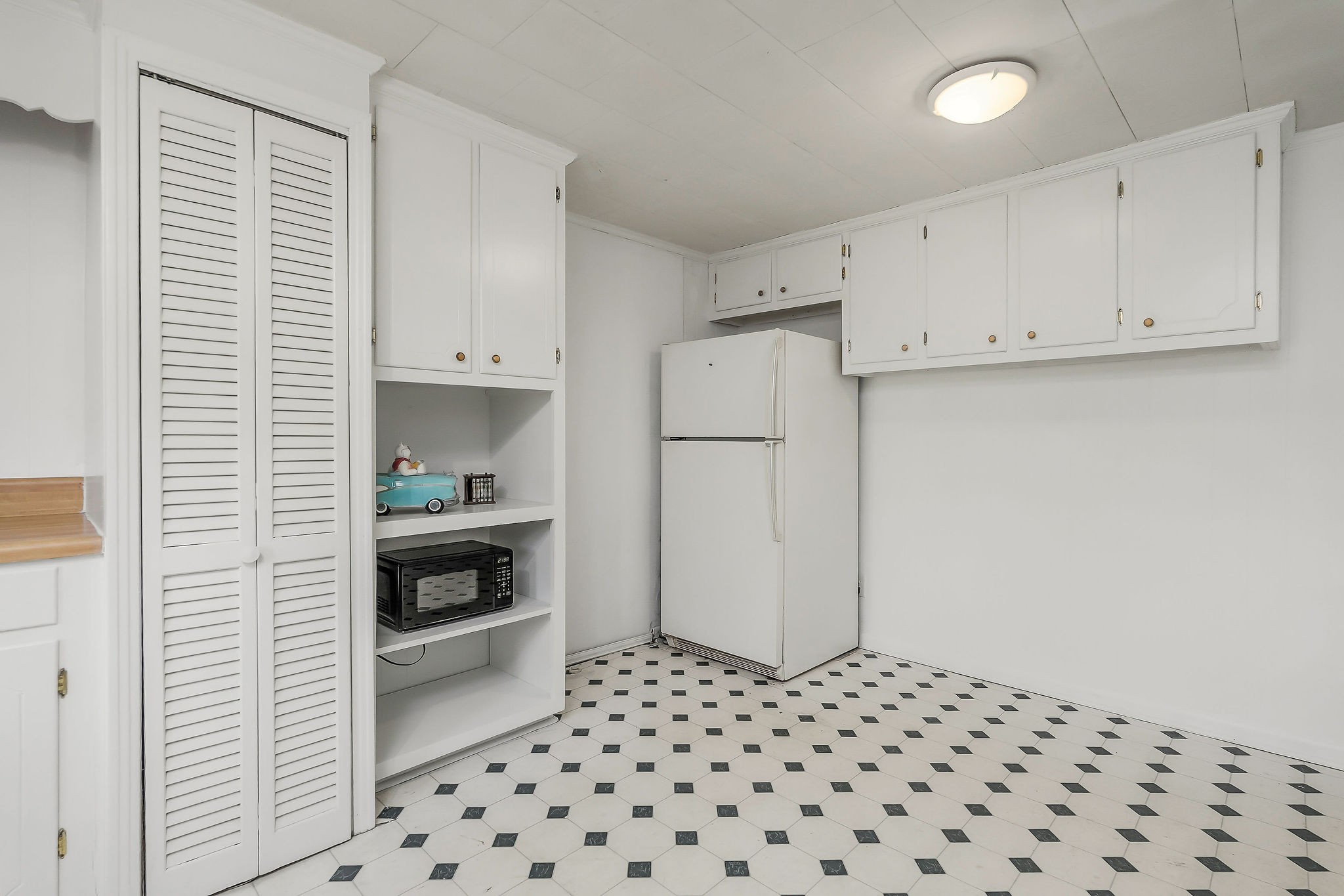 2634 Pine Grove Road Spencer, TN 38585 - Photo 7 of 33 a kitchen with a cabinets and a stove