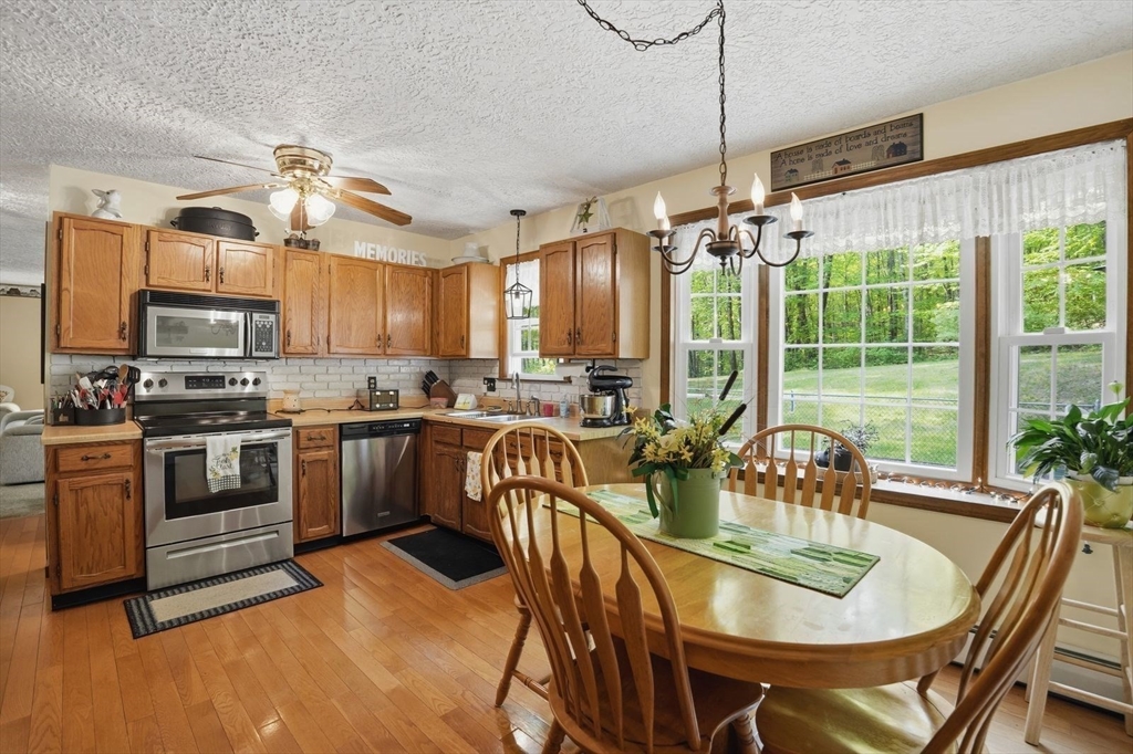 180 Oxford Road Charlton, MA 01507 - Photo 5 of 42