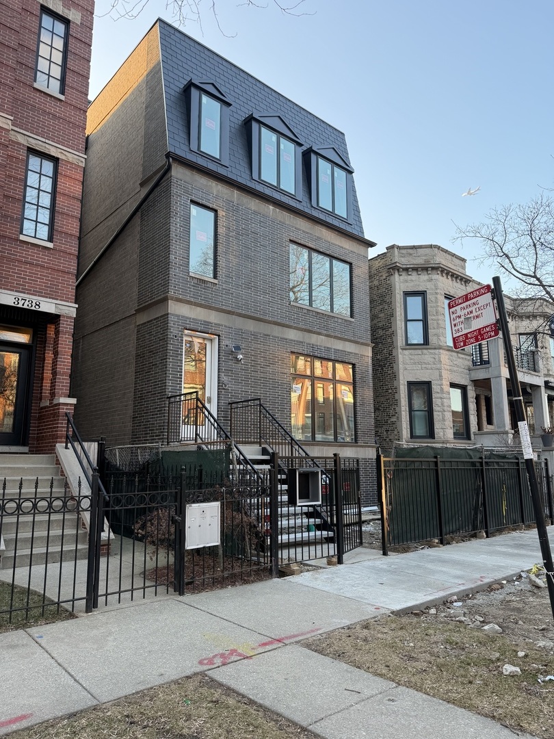 3740 North Racine Avenue, Unit 1 Chicago, IL 60613 - Photo 2 of 10