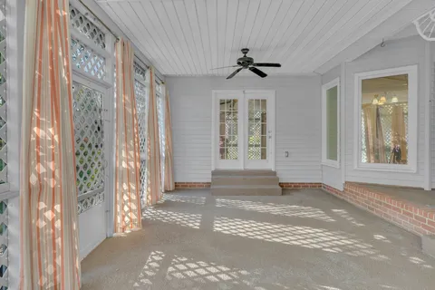 a view of entryway with front door