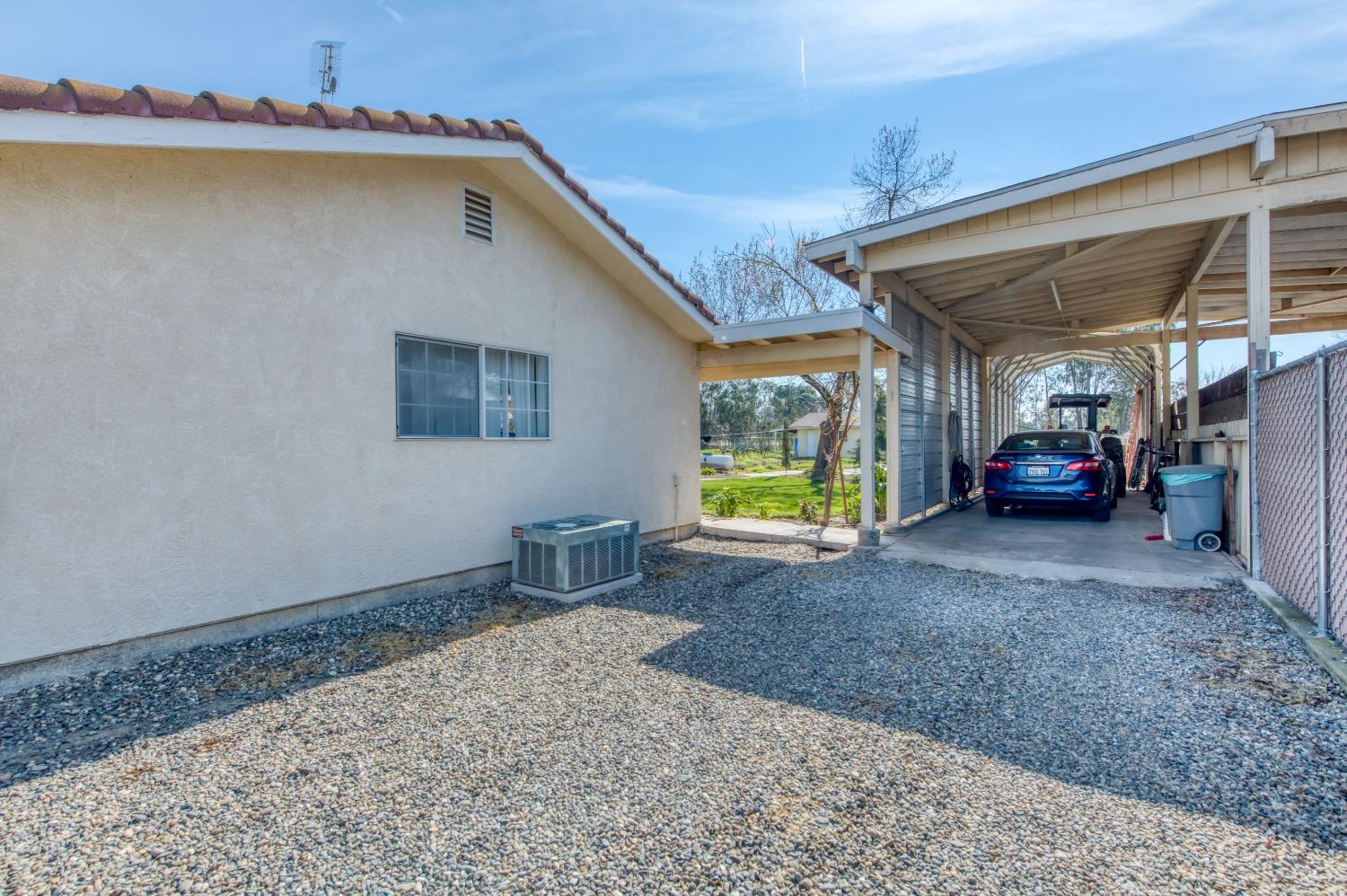 25540 Lynn Place, Unit B Madera, CA 93638 - Photo 35 of 37 a view of car garage