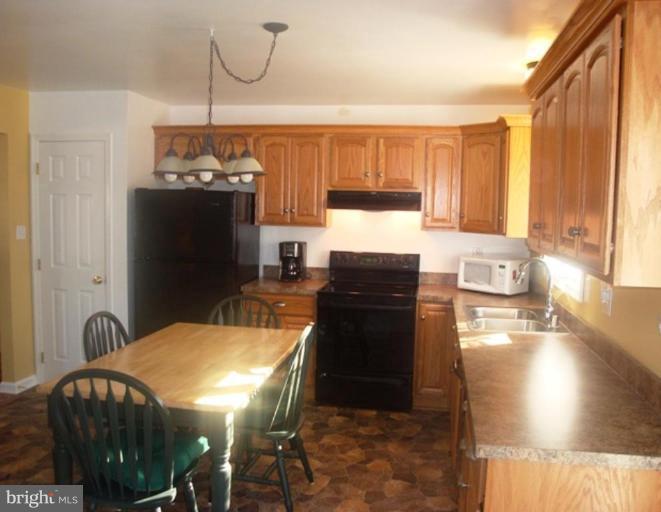 218 Farm Road Aberdeen, MD 21001 - Photo 7 of 18 Kitchen