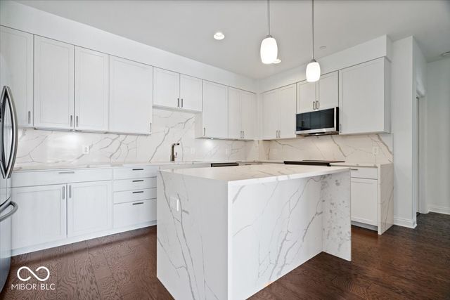 $770,000 | 333 Massachusetts Avenue, Unit 401, Indianapolis, IN 46204