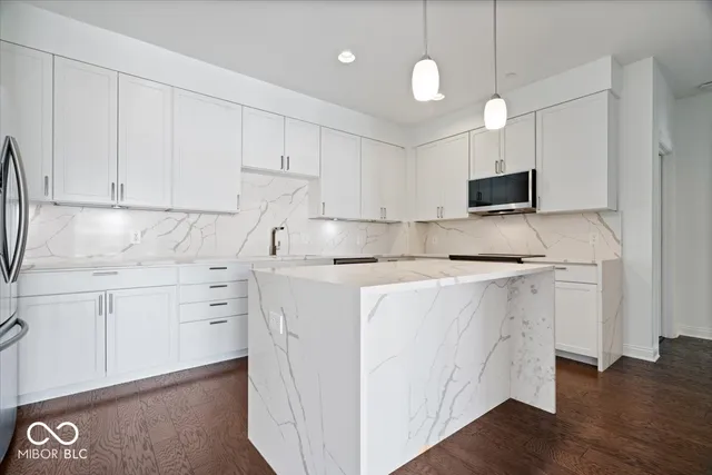 $770,000 | 333 Massachusetts Avenue, Unit 401, Indianapolis, IN 46204