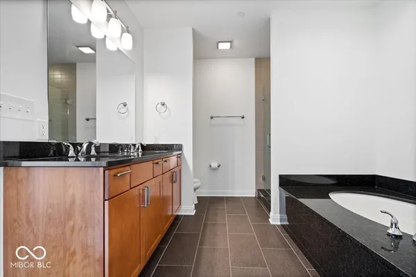 $770,000 | 333 Massachusetts Avenue, Unit 401, Indianapolis, IN 46204