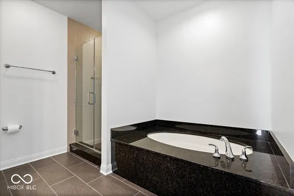 $770,000 | 333 Massachusetts Avenue, Unit 401, Indianapolis, IN 46204