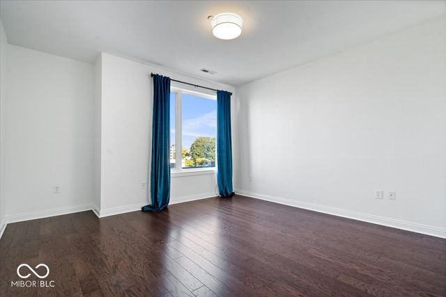 $770,000 | 333 Massachusetts Avenue, Unit 401, Indianapolis, IN 46204