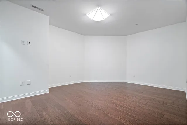 $770,000 | 333 Massachusetts Avenue, Unit 401, Indianapolis, IN 46204