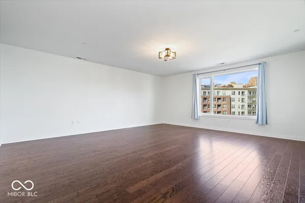 $770,000 | 333 Massachusetts Avenue, Unit 401, Indianapolis, IN 46204