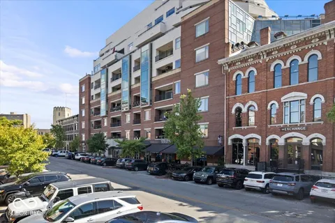 $770,000 | 333 Massachusetts Avenue, Unit 401, Indianapolis, IN 46204